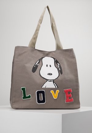 Sac fourre-tout gris avec des poignées beiges, illustré d'un chien noir et blanc au-dessus de lettres multicolores formant le mot « LOVE » à l'avant.