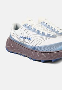 NNormal TOMIR 2.0 UNISEX - Zapatillas de trail running - weiß natural