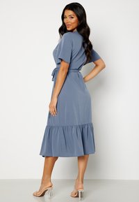 Bubbleroom BUTTERFLY SLEEVE WRAP FLOUNCE DRESS - Sukienka letnia