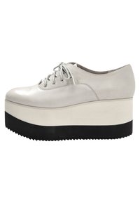 Marcel Ostertag x Tamaris Stringate - light grey