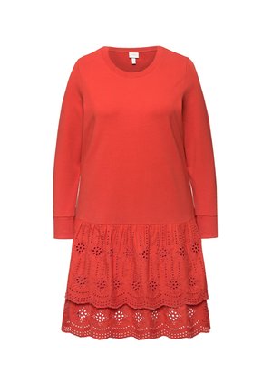 Robes longues rouges à manches longues avec un corsage texturé et un ourlet en dentelle à œillets superposés. Présente un col rond et une taille élastique pour un ajustement parfait.