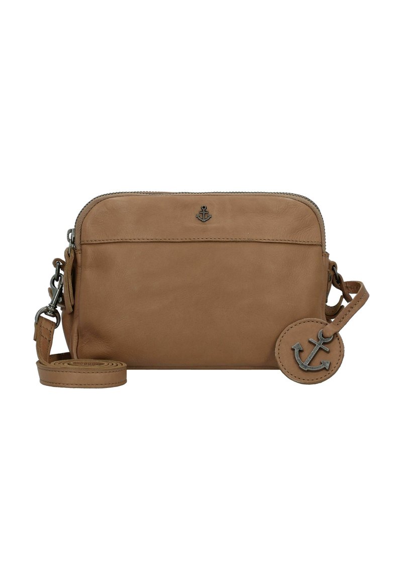 Borsa a tracolla in pelle marrone con chiusura a zip, tasca frontale e un charm a forma di ancora. Dotata di una tracolla removibile.