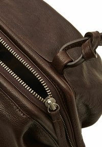 BALAGAN PLIS M - Borsa a tracolla - dark brown