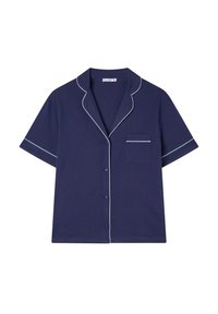 Pigiama estivo in cotone di colore blu navy con maniche corte, caratterizzato da piping bianco lungo il colletto, la fila di bottoni e la tasca sul petto. Design a vestibilità classica.