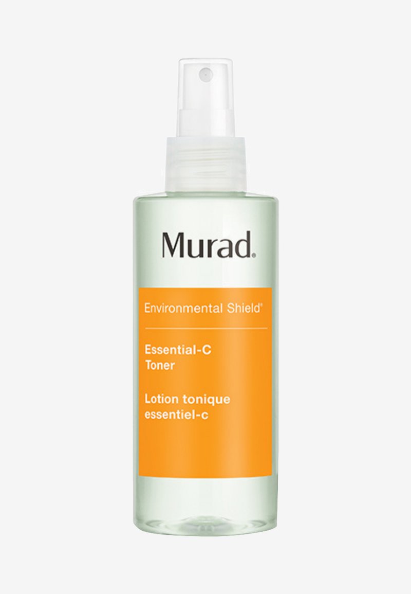 Murad Environmental Shield Essential-C Toner in einer klaren Flasche mit Sprühkopf. Das Etikett besitzt orangefarbene Akzente und schwarzen Text auf einem matten Hintergrund.