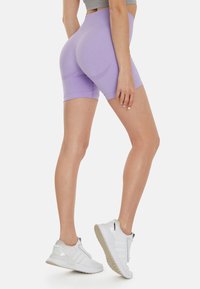 SQUATPROOF ROW SEAMLESS - Kratke hlače - light purple
