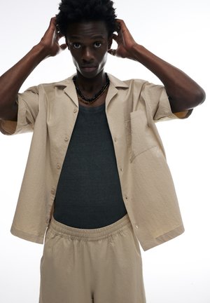 PULL&BEAR SHORT SLEEVE - Shirt - sand