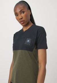 Giro RIDE - Camiseta deportiva - black/trail green