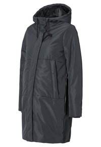 Parka aislante de color gris oscuro con capucha, cierre de cremallera, dos grandes bolsillos frontales y un exterior suave y resistente al agua.