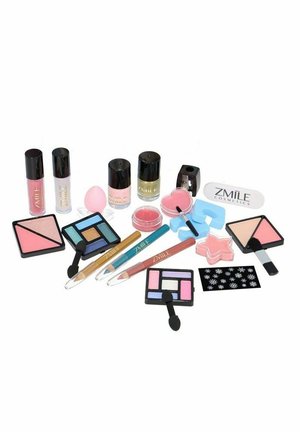 Kosmetikprodukter inklusive läppglans, nagellack och ögonskuggspaletter i olika färger, med en applikator och en sminksvamp.