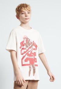 Jordan - JORDAN 40TH ANNIVERSARY UNISEX - T-shirt con stampa - sail Immagine in miniatura 1