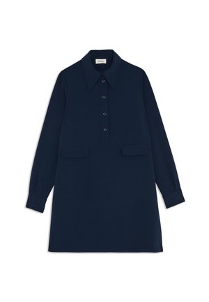 Navyblauwe shirtjurk, gemaakt van een gladde stof, met een puntige kraag, knopen aan de voorkant, twee voorzakken en lange mouwen met knoopmanchetten.