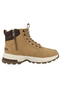 Botines tobilleros marrones con un exterior de cuero suave, acentos de textil marrón, ojales de metal, una cremallera lateral y una suela blanca acolchada.
