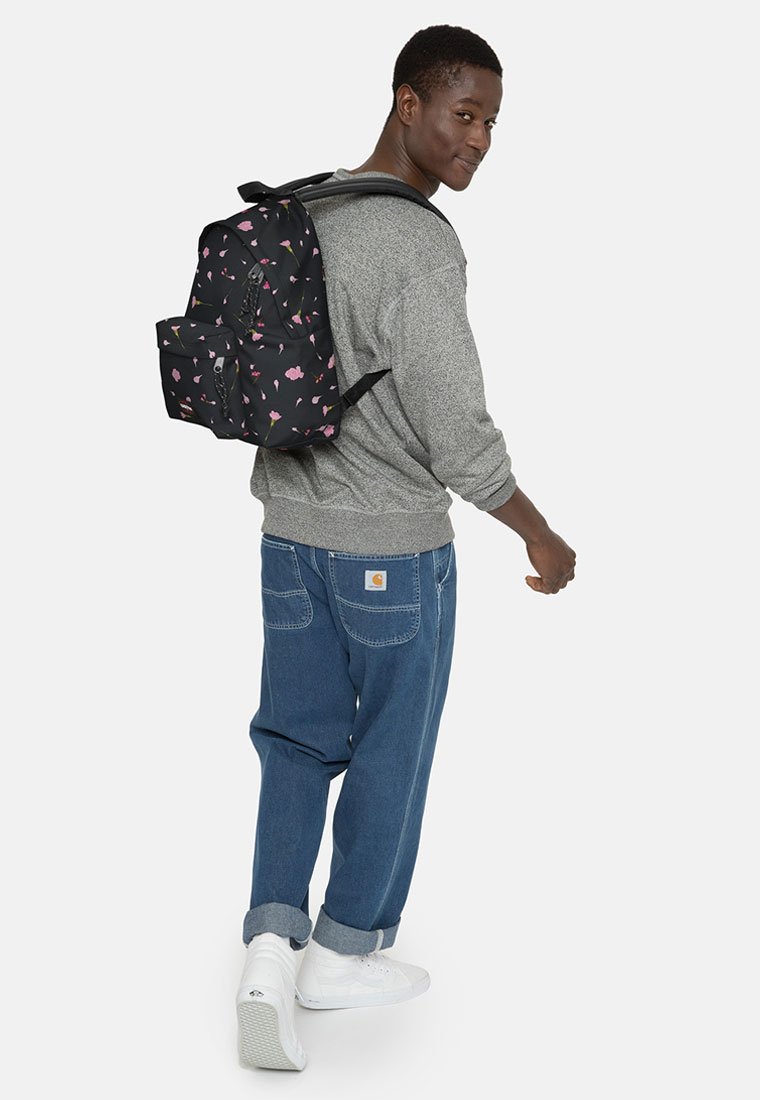 eastpak out of office carnation black