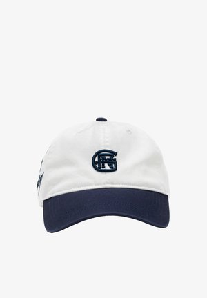 Witte en marineblauwe honkbalpet met geborduurde donkerblauwe letters "GHNS" op het midden aan de voorkant en een marineblauwe klep.