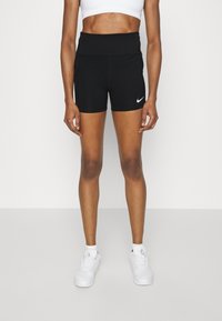 Czarne sportowe spodenki wykonane z elastycznego materiału, z wysokim stanem i białym logo Nike na lewej nogawce.