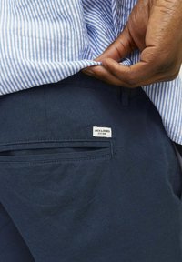Jack & Jones N/A - Lühikesed püksid - navy blazer