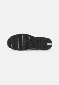 Nike Sportswear W NIKE WAFFLE ONE - Sapatilhas - white/black/pink oxford/pearl pink/photon dust/summit white