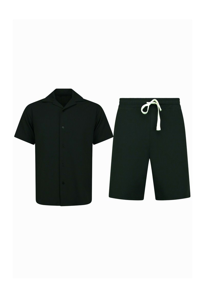 Zwarte short-sleeve shirt met een campkraag en knoopsluiting, gecombineerd met bijpassende zwarte shorts met een elastische tailleband en trekkoord.