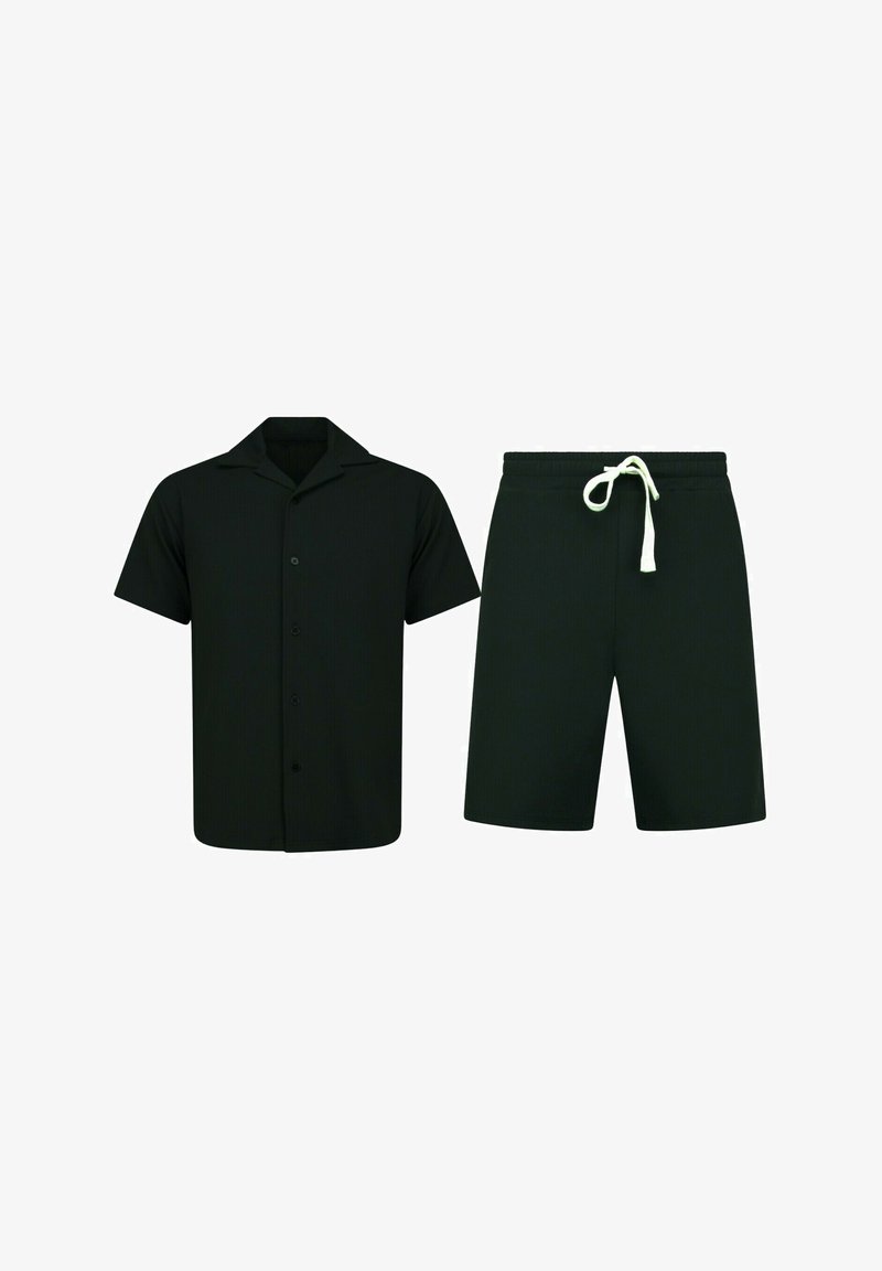 Zwarte short-sleeve shirt met een campkraag en knoopsluiting, gecombineerd met bijpassende zwarte shorts met een elastische tailleband en trekkoord.