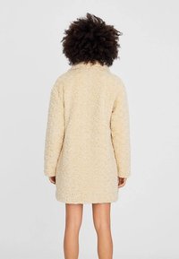 Stradivarius Abrigo de invierno - beige