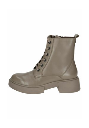 Bottines à lacets en cuir taupe avec une semelle épaisse. Comprend des œillets métalliques et une languette à l'arrière. Texture lisse.