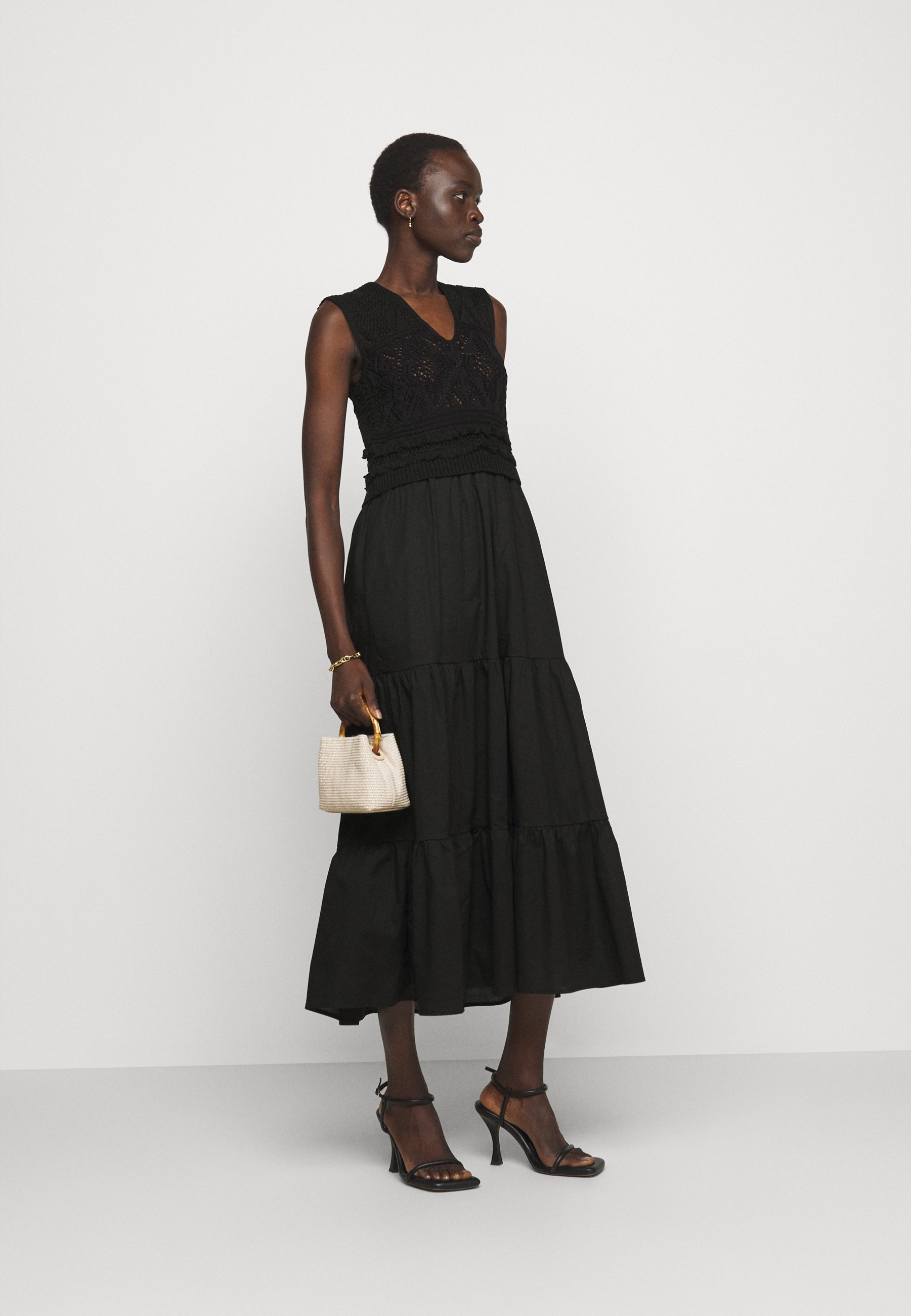 vestito estivo nero lungo