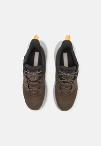 HOKA ANACAPA 2 LOW GTX - Túracipők - deep umber/stardust