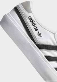 adidas Originals DELPALA UNISEX - Sporta apavi -  white