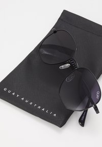 QUAY AUSTRALIA BIG TIME UNISEX - Sluneční brýle - black/smoke