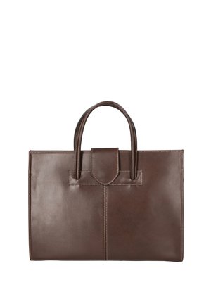 Borsa tote in pelle marrone con due manici, forma rettangolare strutturata e chiusura a patta. Presenta dettagli di cucitura visibili.