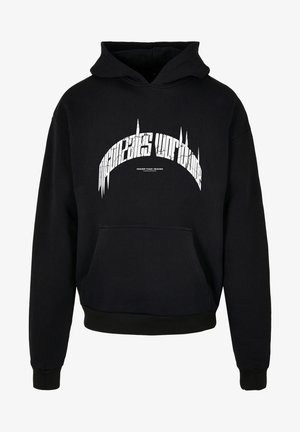 Felpa nera con cappuccio e tasca frontale, caratterizzata da una stampa grafica bianca che include testo stilizzato e guglie. Realizzata in un tessuto morbido e strutturato.