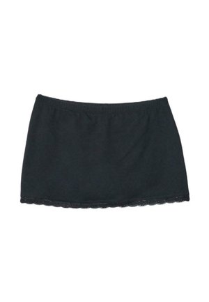 Čierna minisukňa s elastickým pásom a krajkovým lemom pozdĺž spodného okraja, položená na bielom pozadí.