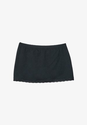 Črna mini krilo z elastičnim pasom in čipkastim robom vzdolž spodnjega roba, položeno ravno na belem ozadju.