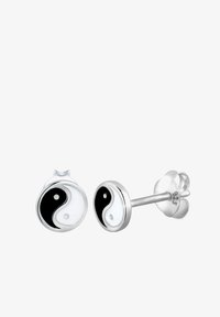 Pendientes de plata con diseño de yin-yang; relleno de esmalte negro y blanco; forma circular; marcados con "925" para plata de ley.