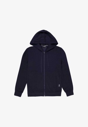 Sudadera con cremallera en tono marino hecha de tejido suave, con capucha amplia, cordones, bolsillos frontales y un pequeño detalle de logo en el dobladillo.