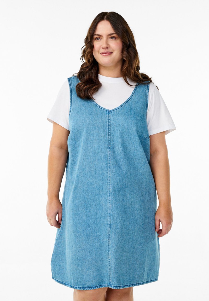 Zizzi MIT V-AUSSCHNITT - Τζιν φόρεμα - light blue denim