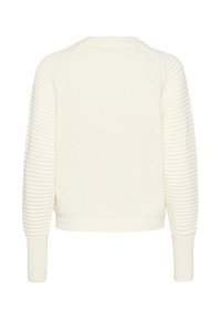 Pull en maille de couleur crème avec des manches longues côtelées et un motif en maille texturé dans le dos et les bras, vu de derrière.