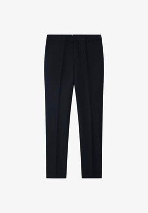 Pantalon noir pour homme sur mesure avec passants de ceinture, bouton devant, fermeture éclair et plis devant.