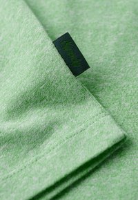 Unselected, fresh green marl