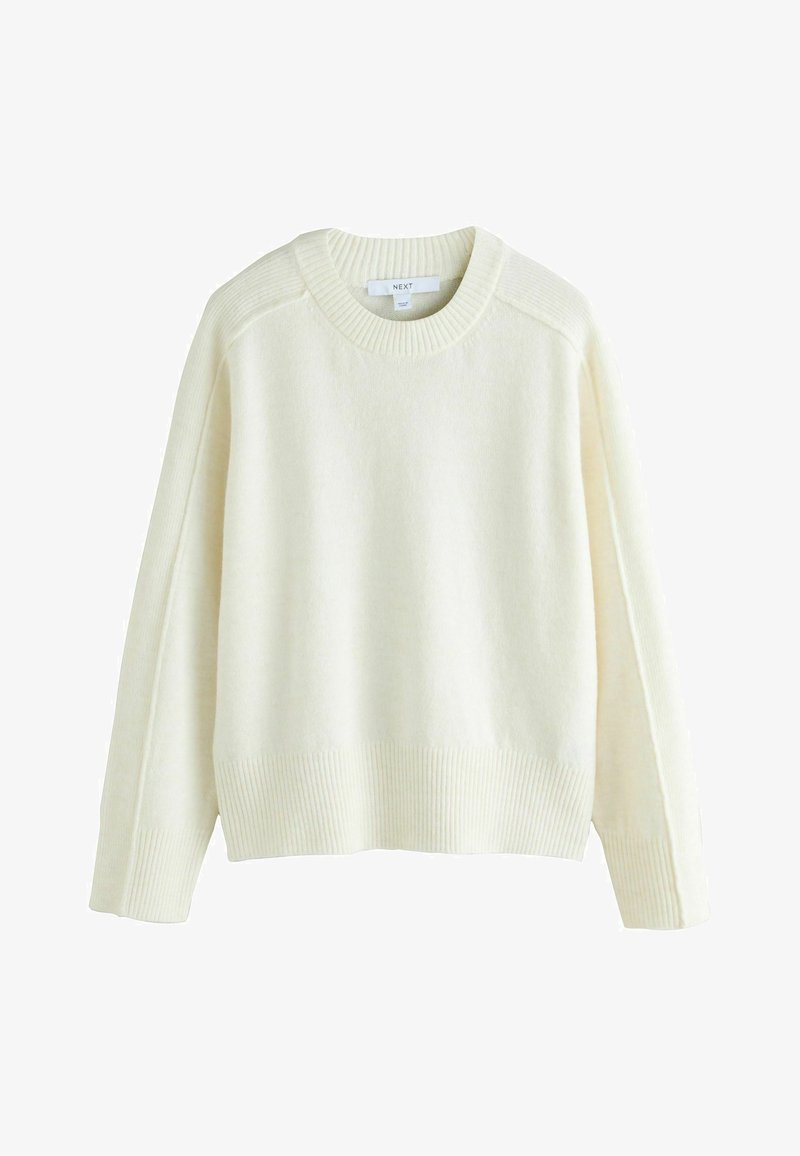 Cremefarbenes langärmliges Strickoberteil mit gerippten Bündchen, Saum und Rundhalsausschnitt, auf einem weißen Hintergrund präsentiert.
