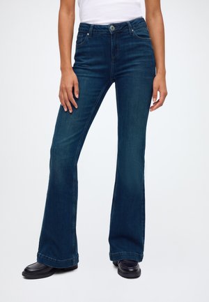 Gina Tricot, SHAPE UP FLARE JEANS - Vaqueros a campana - dk blue