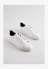 Non sélectionné, white