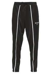 Svarta träningsbyxor med dragsko i midjan, med vita sidosträck med "NIKE"-märke och en logo på vänster lår.