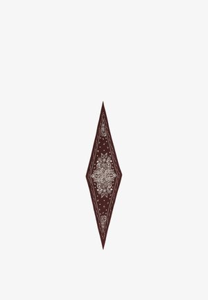 Donkerbruine, diamantvormige bandana met witte paisley-patronen en bloemmotieven in het midden en langs de randen.