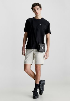 Calvin Klein Bandolera - ck black