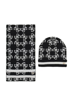 Set di sciarpa e berretto a maglia in bianco e nero con un motivo ripetitivo, caratterizzato da una spessa striscia bianca sulla sciarpa e una cuffia piegata sul berretto.