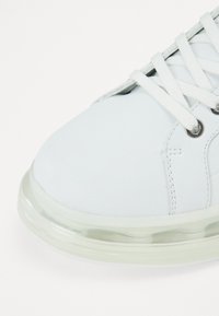 Thumbnail Image 6