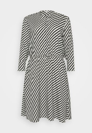 Tommy Hilfiger Curve ZIGZAG WAISTED MIDI DRESS - Srajčna obleka - white