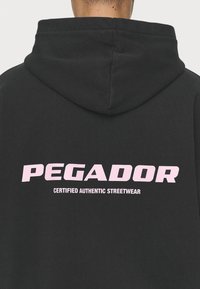 Pegador COLNE LOGO JACKET - Majica s kapuljačom i patentnim zatvaračem - vintage black/bubblegum